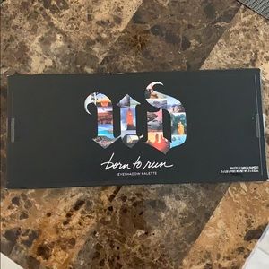 URBAN DECAY BORN TO RUN EYESHADOW PALETTE
